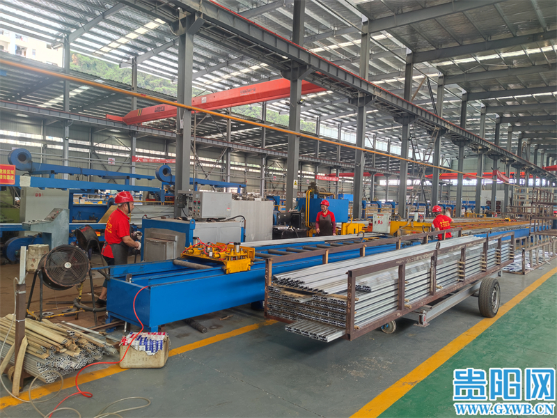 假日不停歇 貴陽(yáng)貴安各大企業(yè)開(kāi)足馬力忙生產(chǎn)